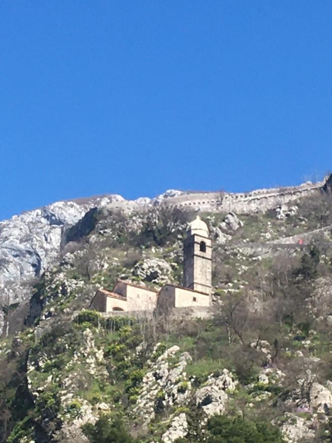Art House 001 Hotell Kotor Exteriör bild