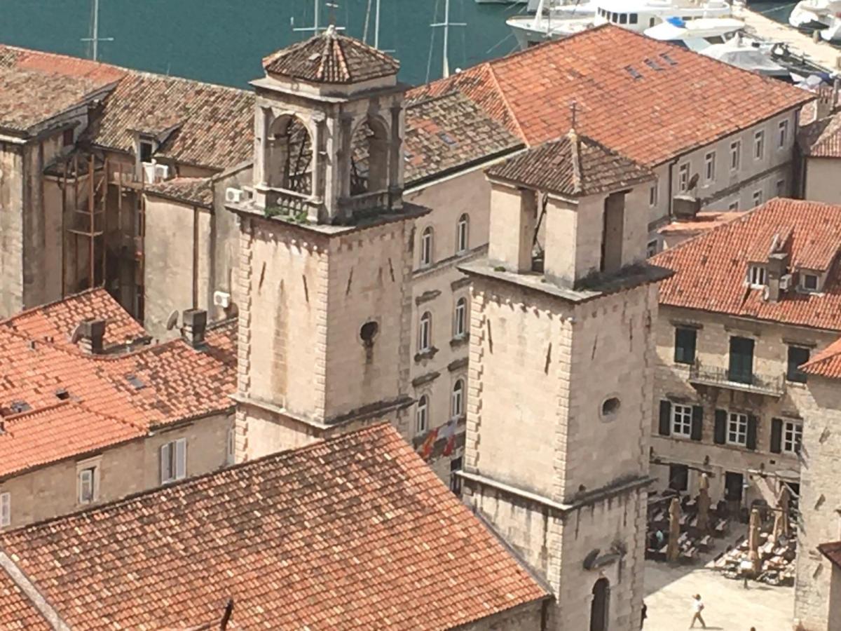 Art House 001 Hotell Kotor Exteriör bild
