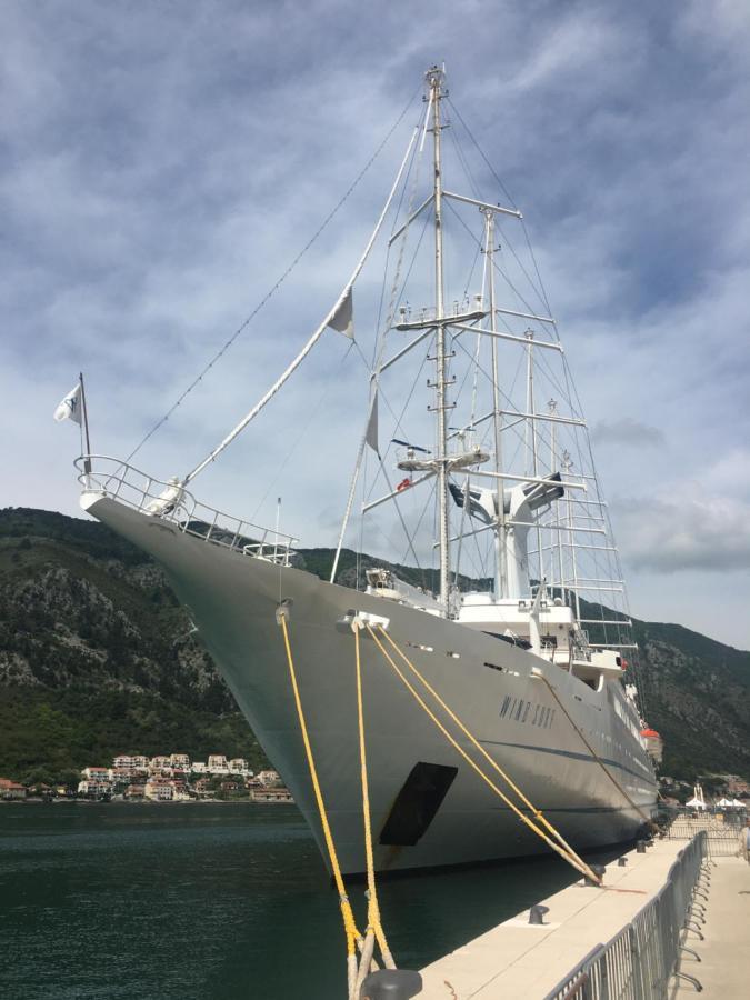 Art House 001 Hotell Kotor Exteriör bild